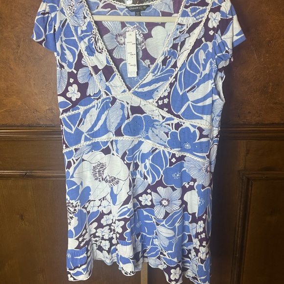 NWT SIZE XL Blue and White Asymmetrical Cap Sleeve Tunic Blouse - Picture 2 of 4